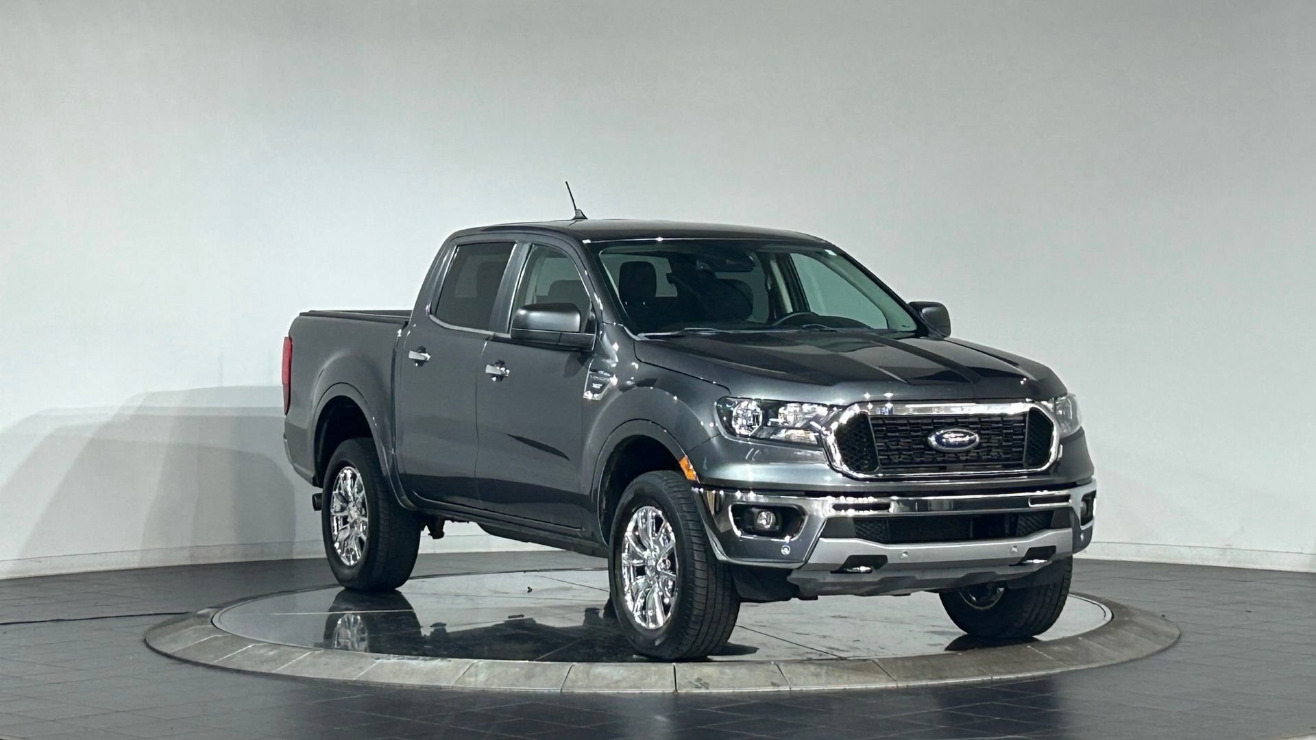 Used 2019 Ford Ranger XLT w/ Equipment Group 302A Luxury AWD/4WD image 2