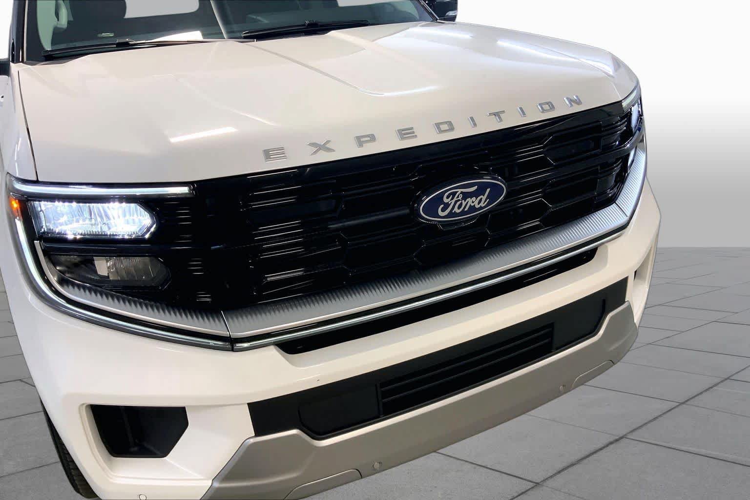 Used 2026 Ford Expedition Platinum w/ Platinum Ultimate Package AWD/4WD image 32