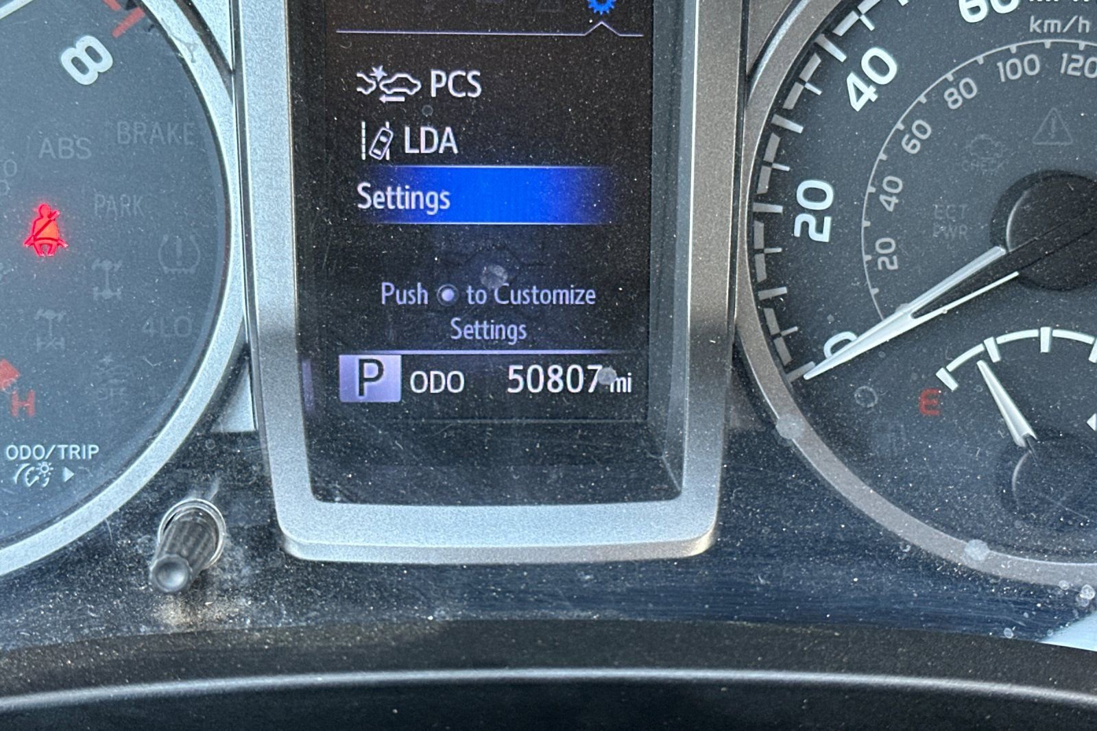 Used 2018 Toyota Tacoma SR5 AWD/4WD image 25