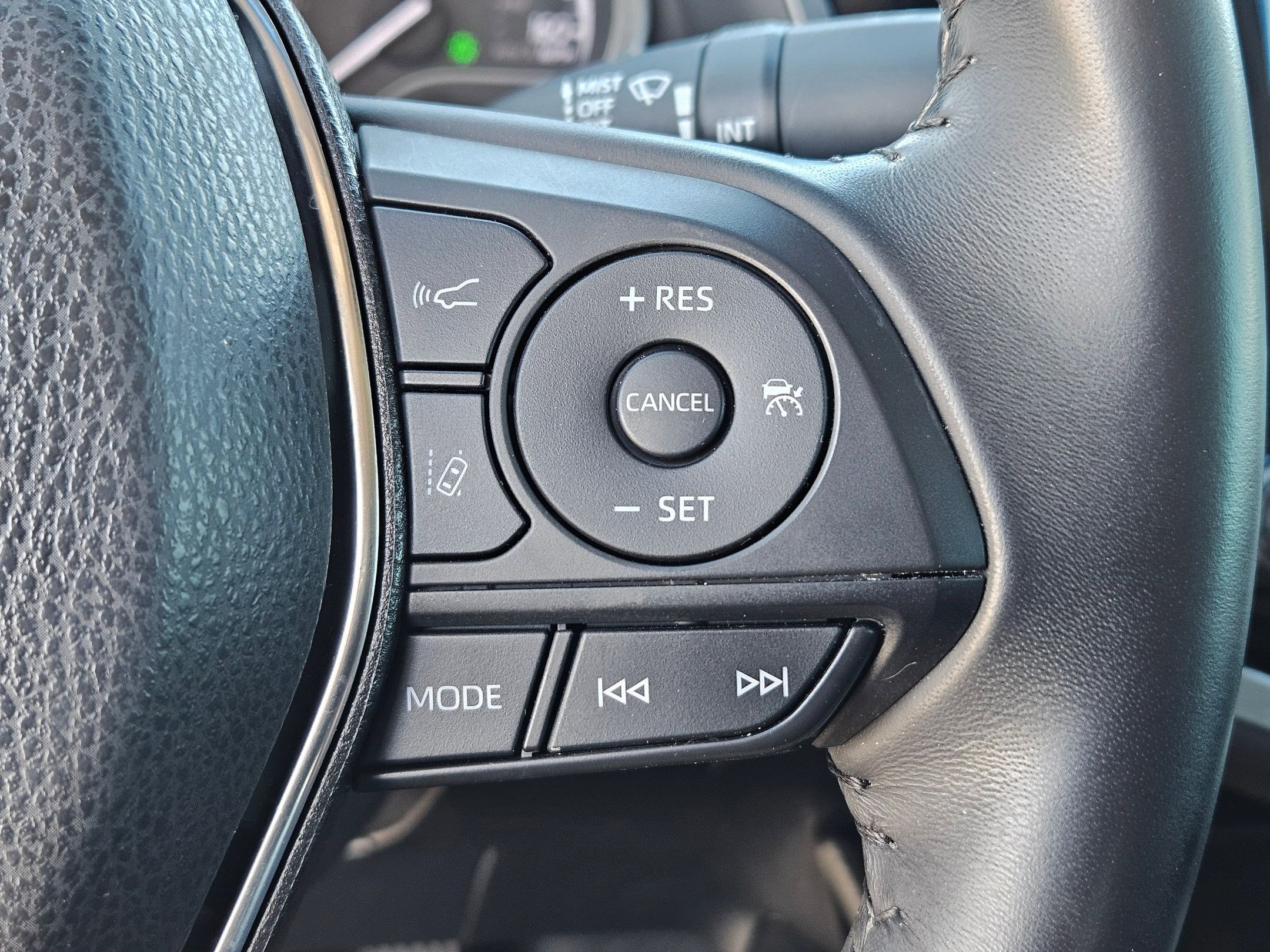 Used 2018 Toyota Camry SE w/ Convenience Package image 18