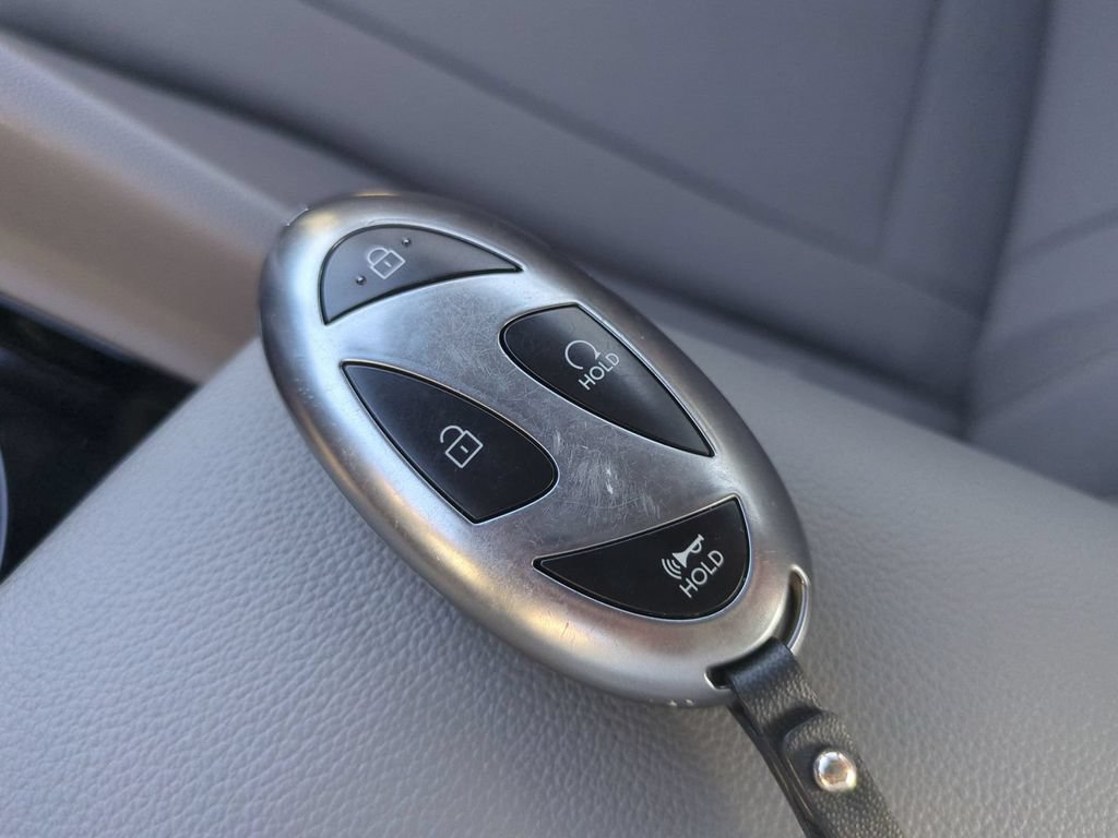 Used 2025 Hyundai Elantra Hybrid FWD image 35