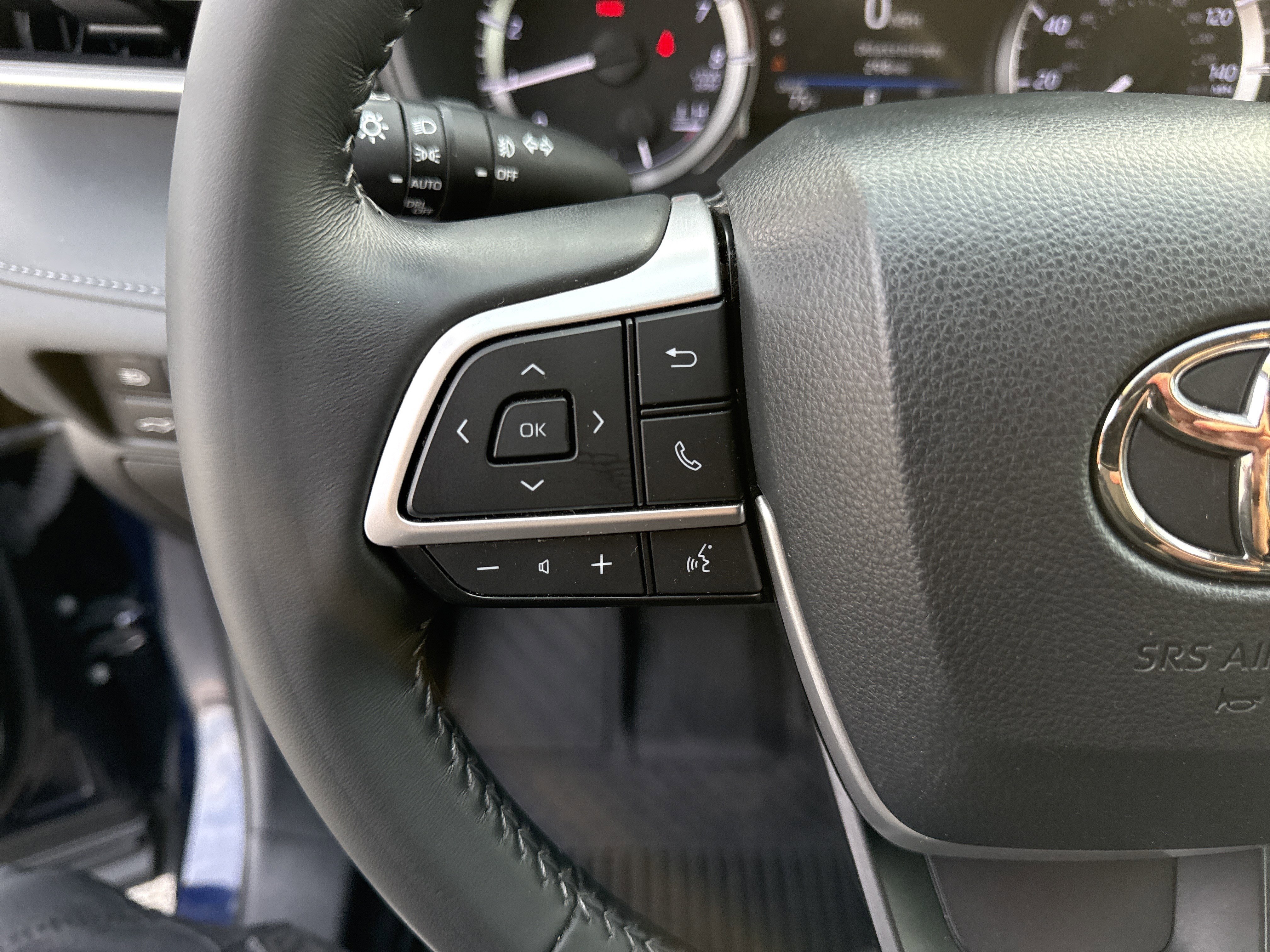 Used 2023 Toyota Highlander LE FWD image 18