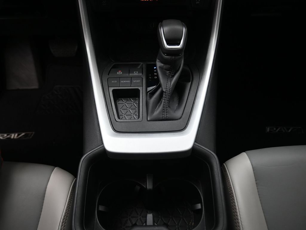 Used 2023 Toyota RAV4 XLE Premium image 9