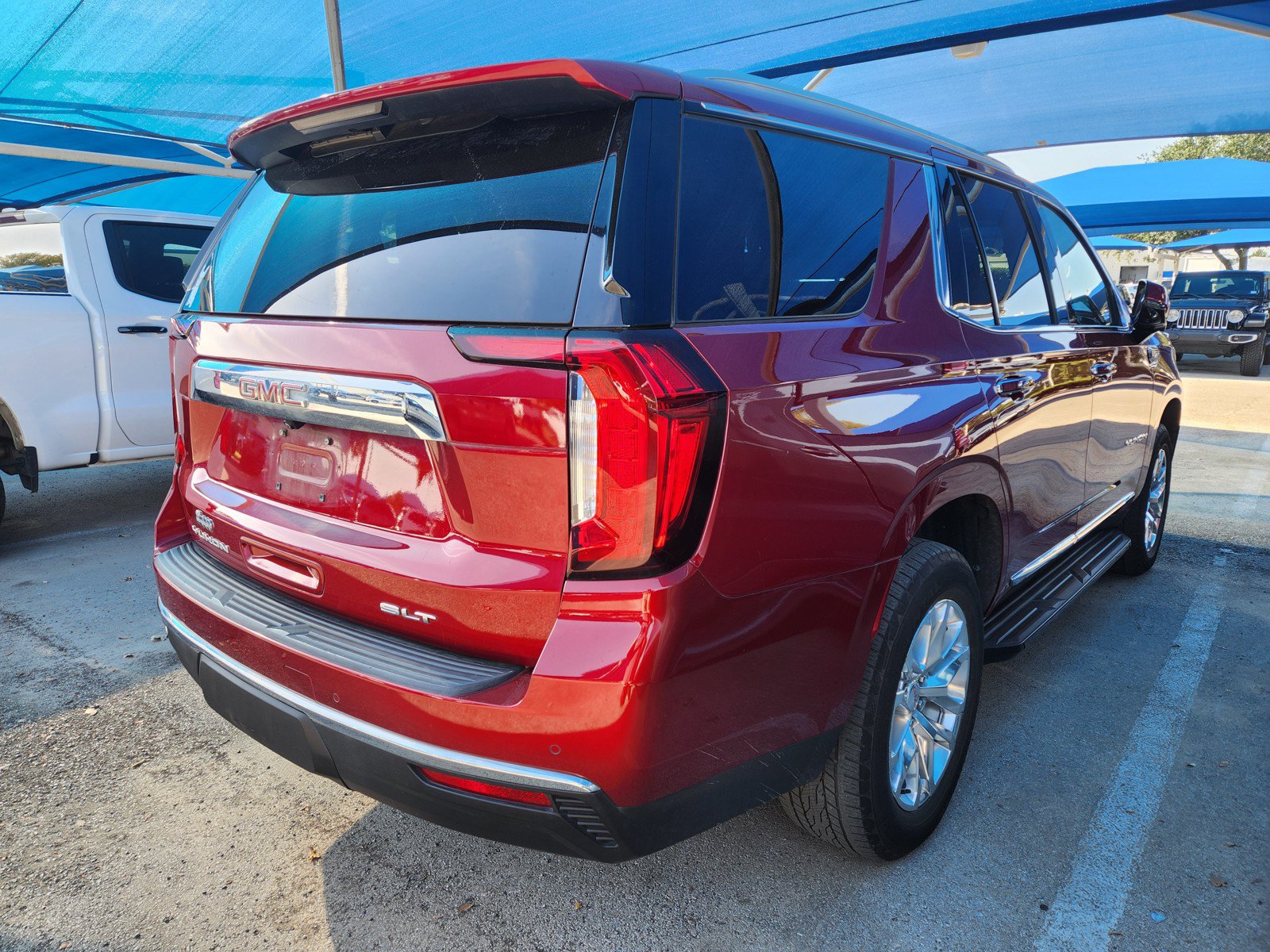 Used 2023 GMC Yukon SLT w/ SLT Premium Package RWD image 4