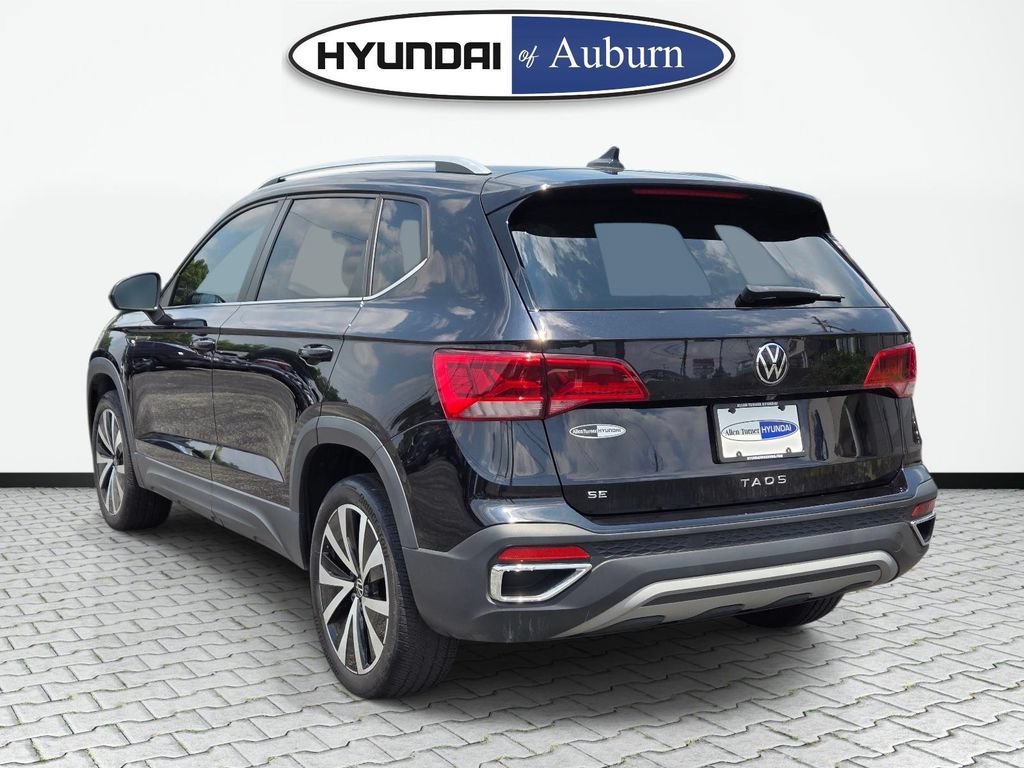 Used 2023 Volkswagen Taos SE w/ Panoramic Sunroof Package FWD image 9
