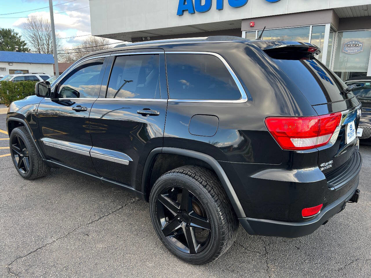 Used 2011 Jeep Grand Cherokee Laredo AWD/4WD image 12