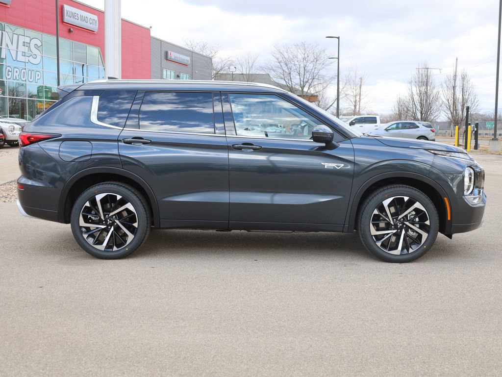 New 2025 Mitsubishi Outlander SEL image 11