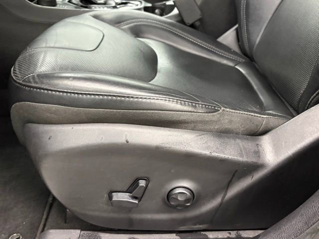 Used 2019 Jeep Cherokee Limited AWD/4WD image 13