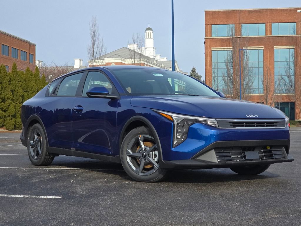 New 2025 Kia K4 LXS image 2
