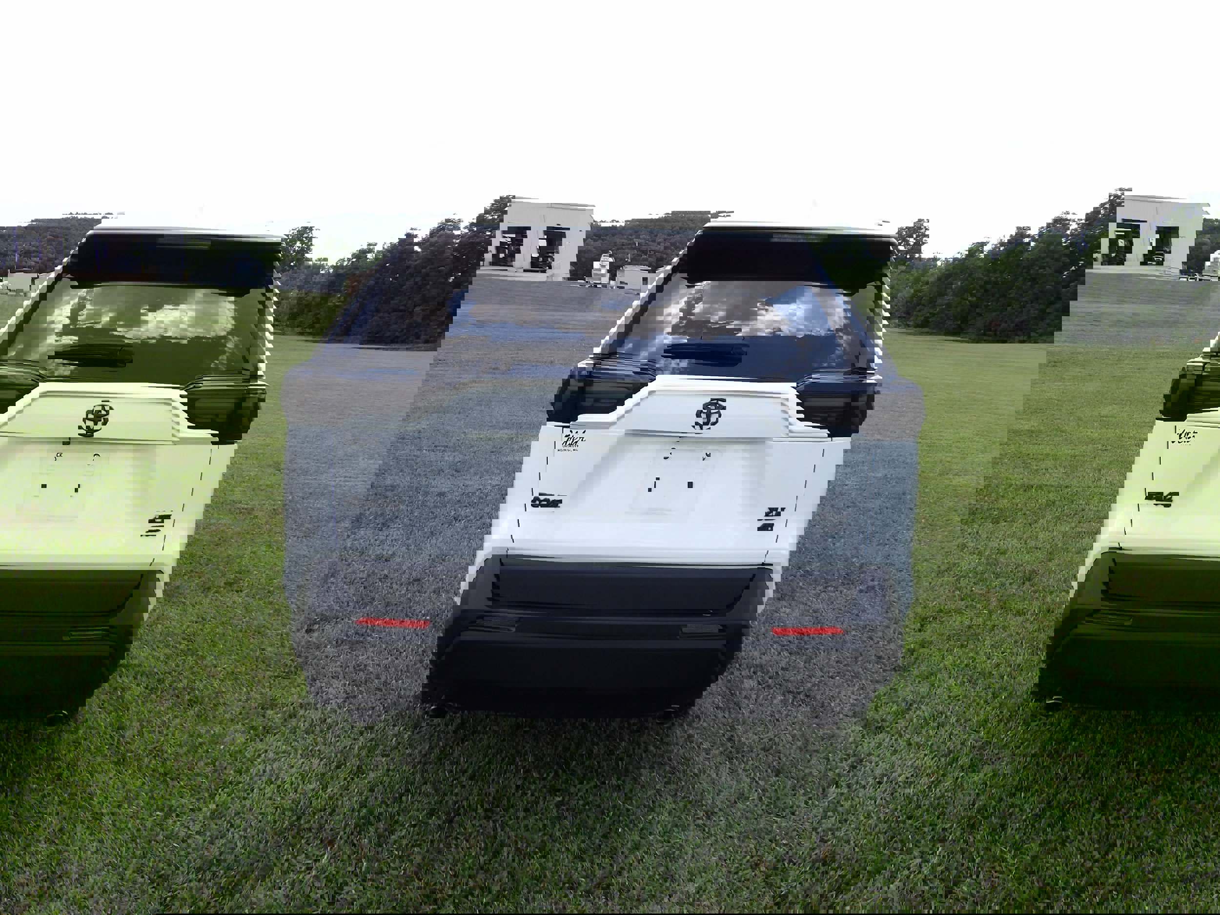 Used 2023 Toyota RAV4 XLE w/ Convenience Package image 7