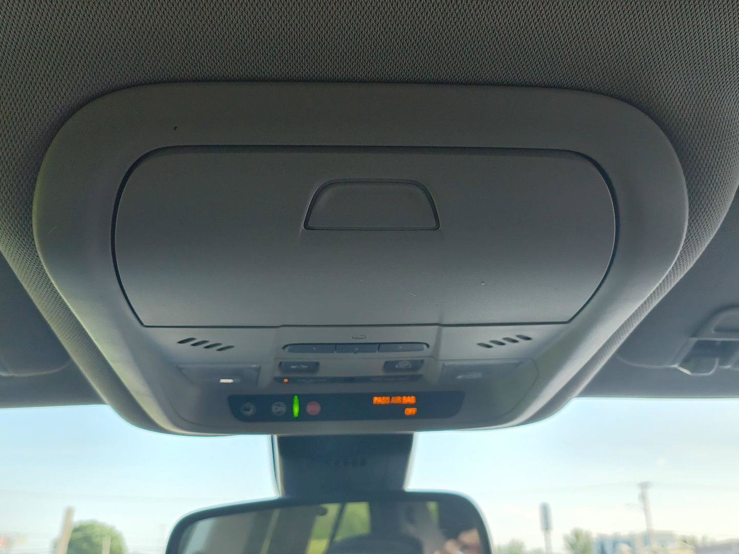 Used 2018 Chevrolet Equinox Premier FWD image 17