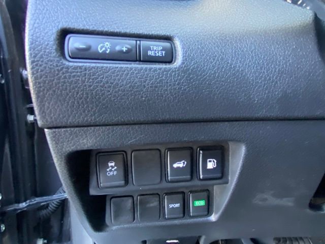 Used 2018 Nissan Rogue SV FWD image 16