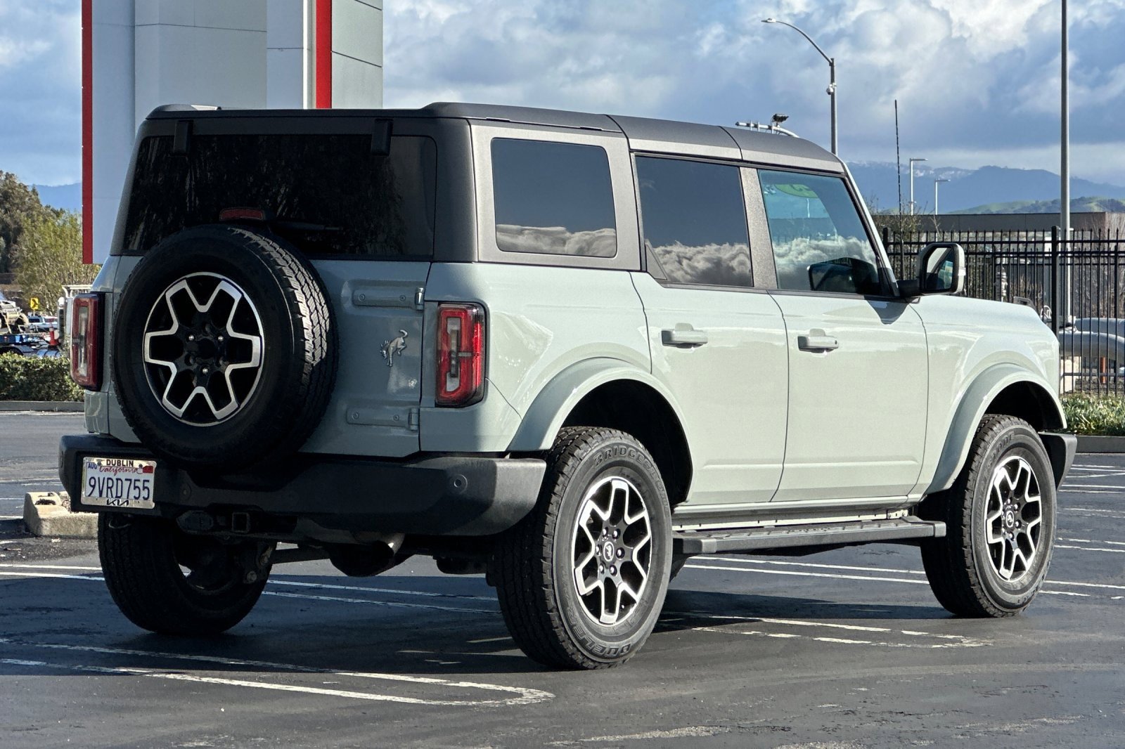 Used 2023 Ford Bronco Outer Banks image 4
