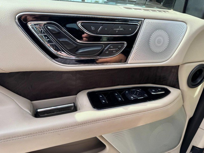 Used 2018 Lincoln Navigator L Reserve w/ Technology Package image 25