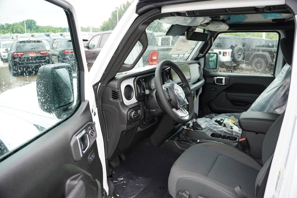 New 2025 Jeep Gladiator Sport AWD/4WD image 10