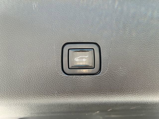Used 2021 Chevrolet Traverse Premier AWD/4WD image 12