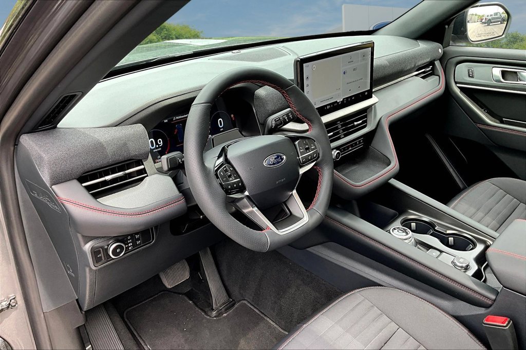 New 2026 Ford Explorer ST-Line w/ ST-Line Street Pack AWD/4WD image 7
