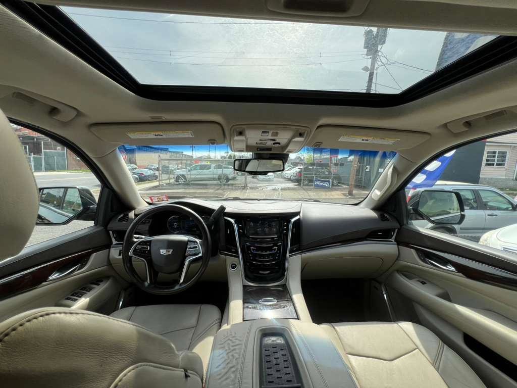 Used 2016 Cadillac Escalade ESV Luxury image 20