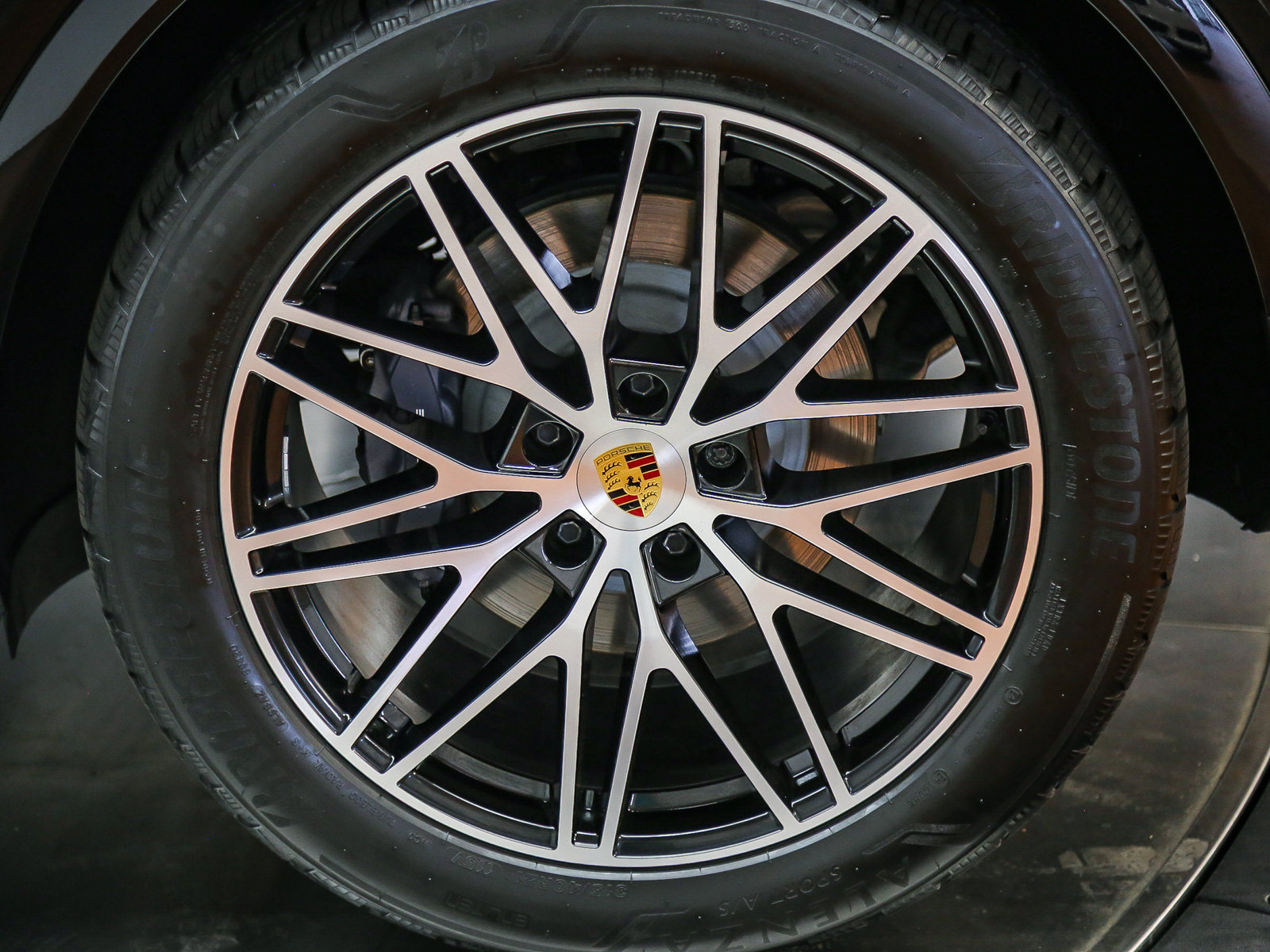 Certified 2024 Porsche Cayenne AWD/4WD image 14