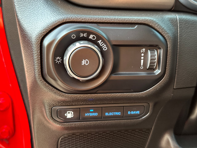 Used 2023 Jeep Wrangler Unlimited w/ Cold Weather Group AWD/4WD image 24