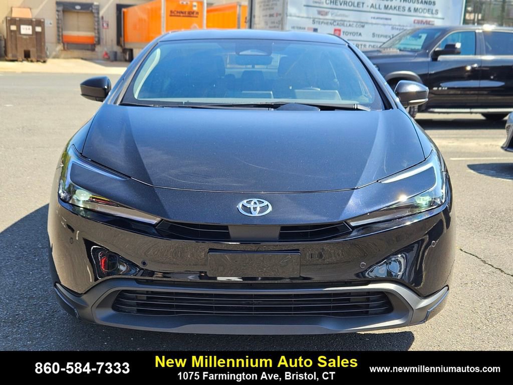 Used 2024 Toyota Prius LE image 8