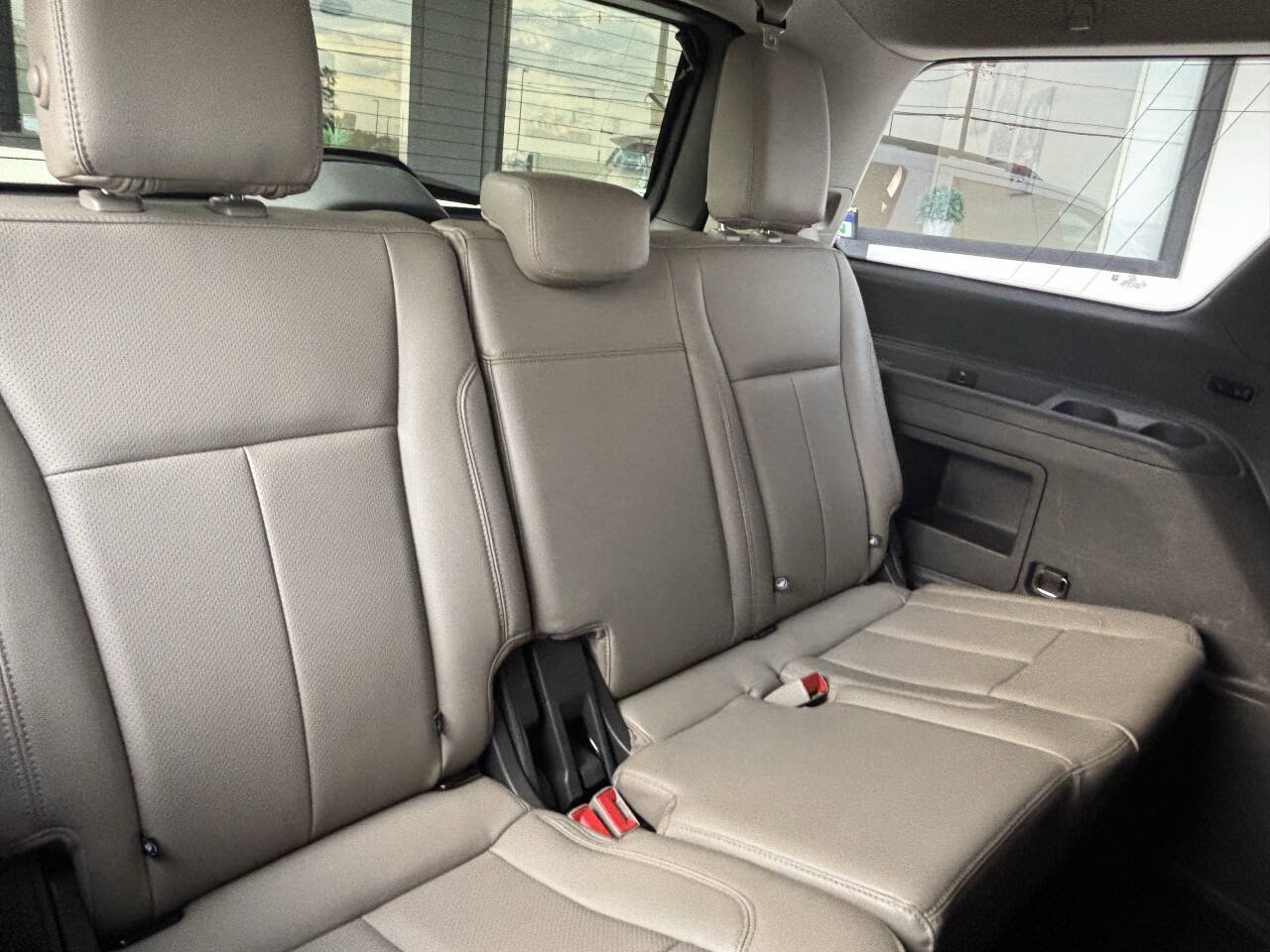Used 2018 Ford Expedition XLT w/ Equipment Group 202A AWD/4WD image 22