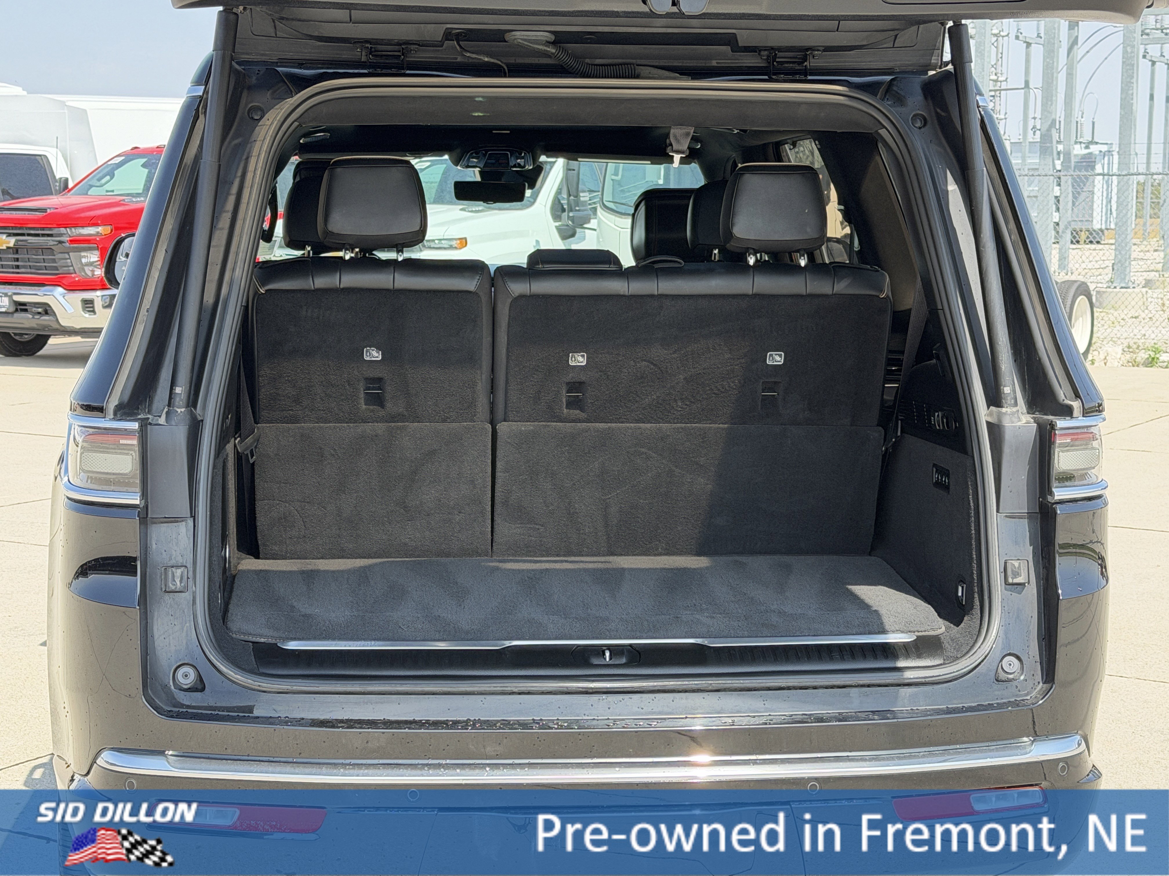 Used 2023 Jeep Grand Wagoneer Series III AWD/4WD image 5
