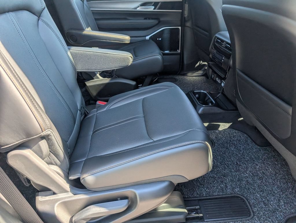 New 2026 Jeep Grand Wagoneer 4WD image 30