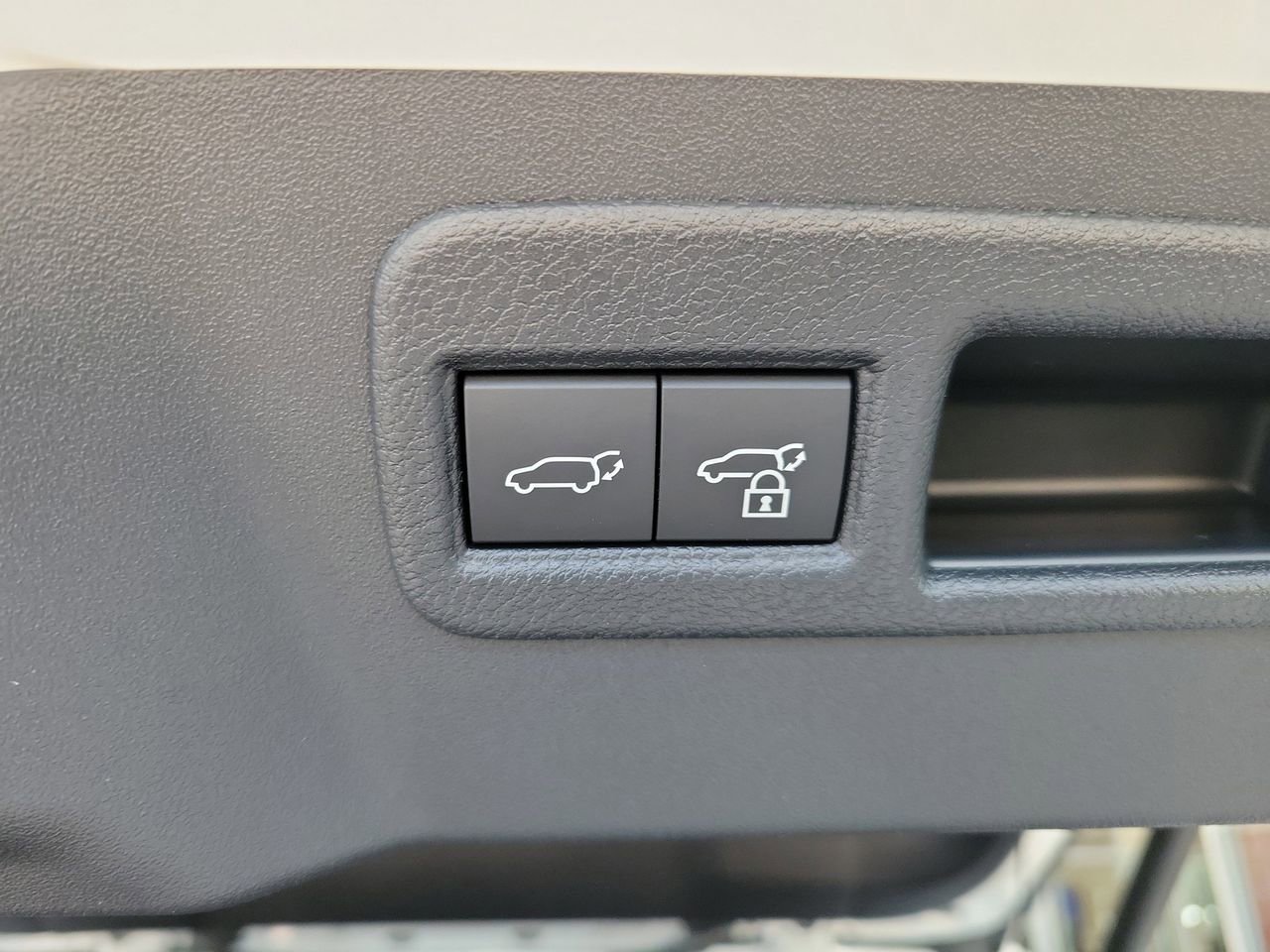 New 2026 Toyota C-HR AWD/4WD image 9