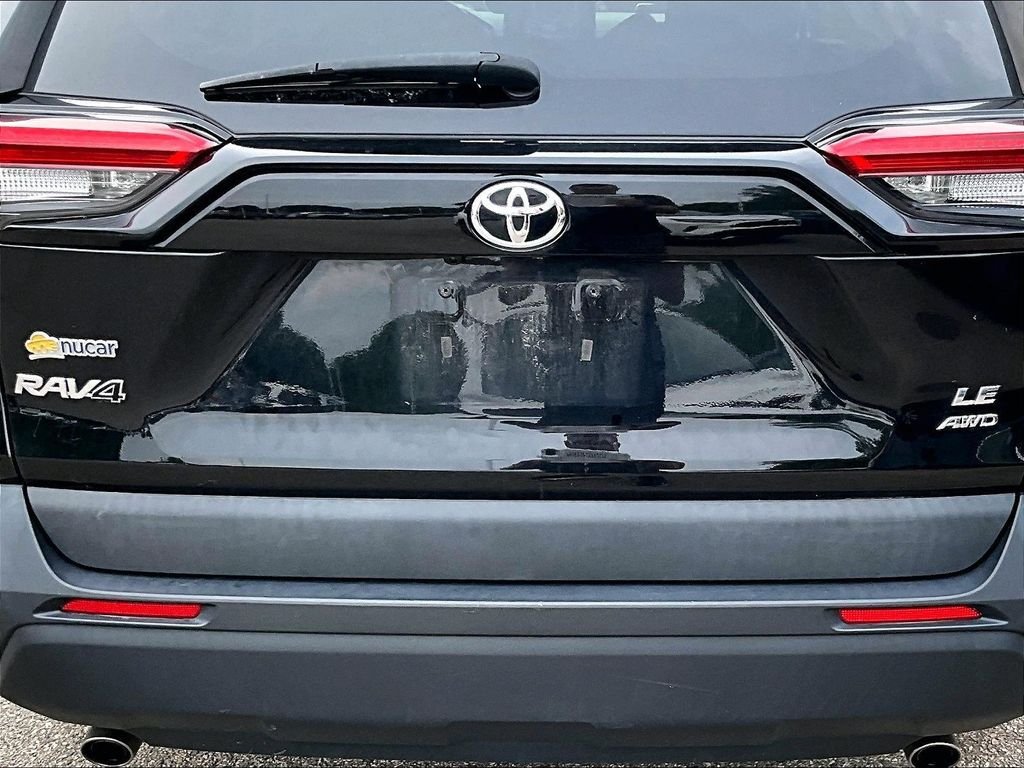 Certified 2021 Toyota RAV4 LE AWD/4WD image 10