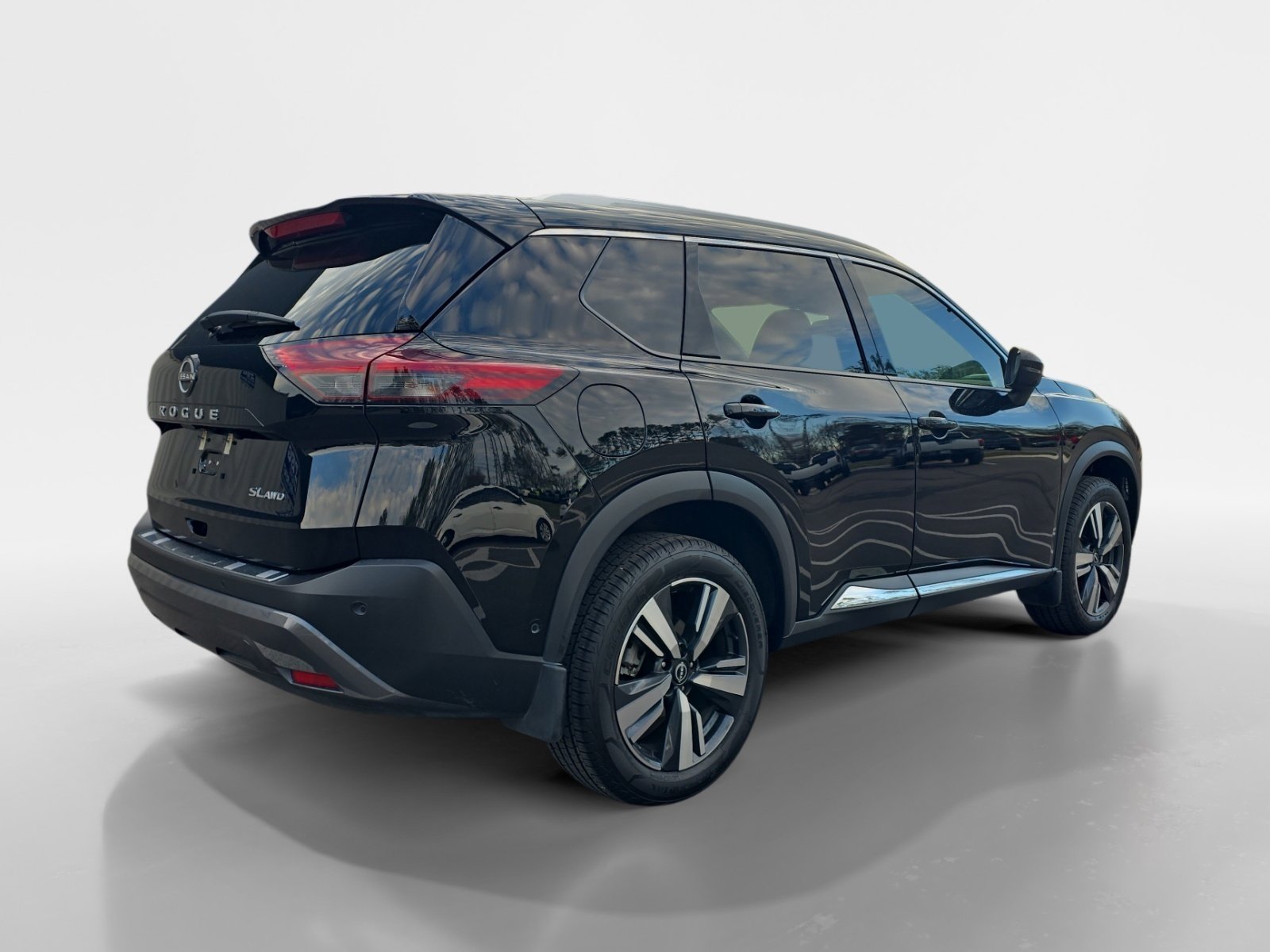 Used 2023 Nissan Rogue SL w/ SL Premium Package image 5