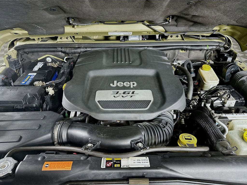 Used 2013 Jeep Wrangler Unlimited Rubicon w/ Connectivity Group image 31