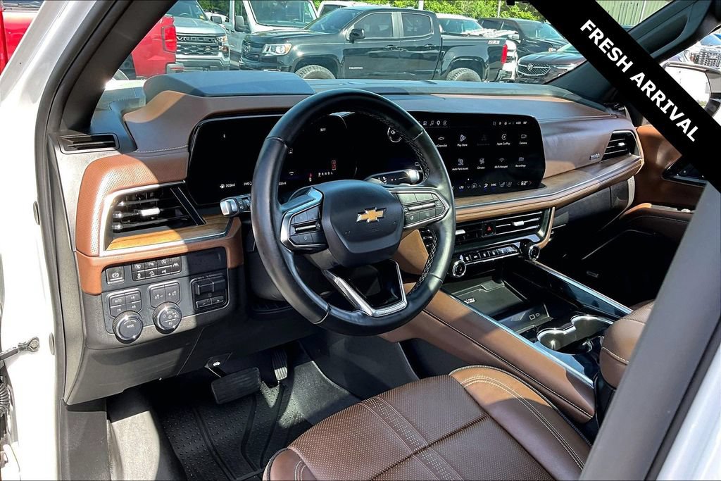 Used 2025 Chevrolet Suburban High Country w/ Sun And Tow Package AWD/4WD image 6