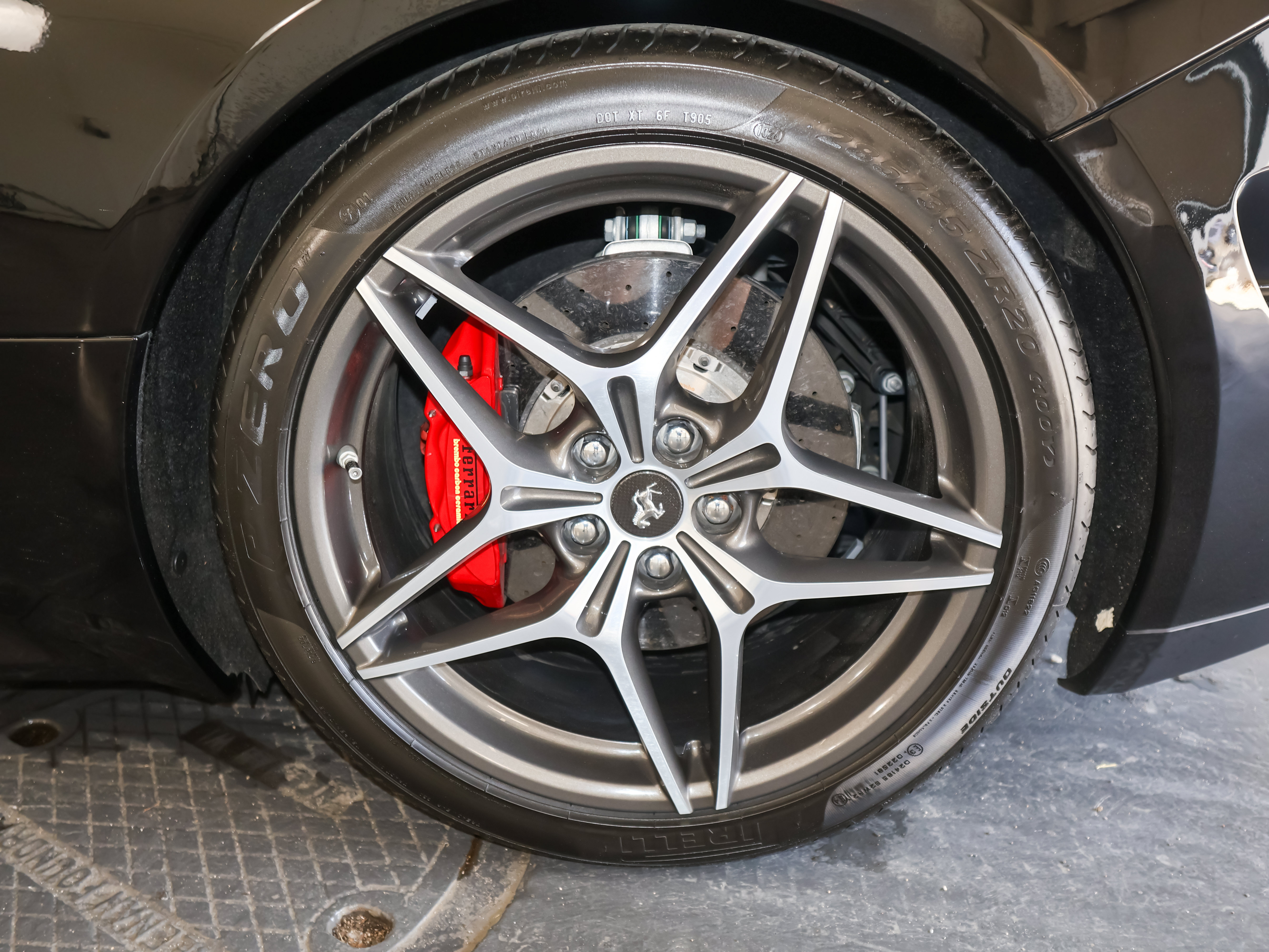 Used 2017 Ferrari California T RWD image 38