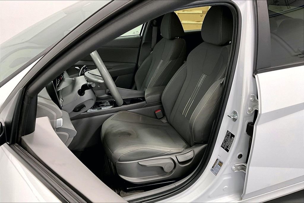 Used 2022 Hyundai Elantra Blue FWD image 31