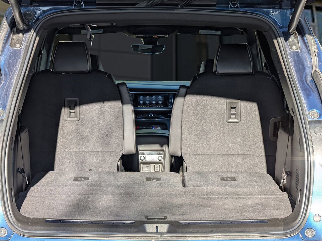 Used 2024 Buick Enclave Avenir image 18
