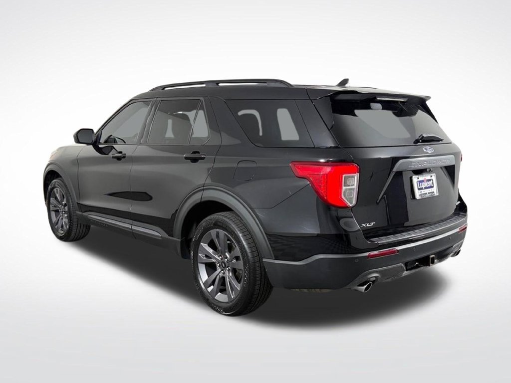 Used 2023 Ford Explorer XLT w/ Equipment Group 202A AWD/4WD image 11