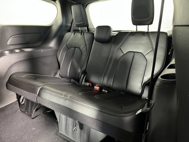 Used 2026 Chrysler Pacifica Select FWD image 38