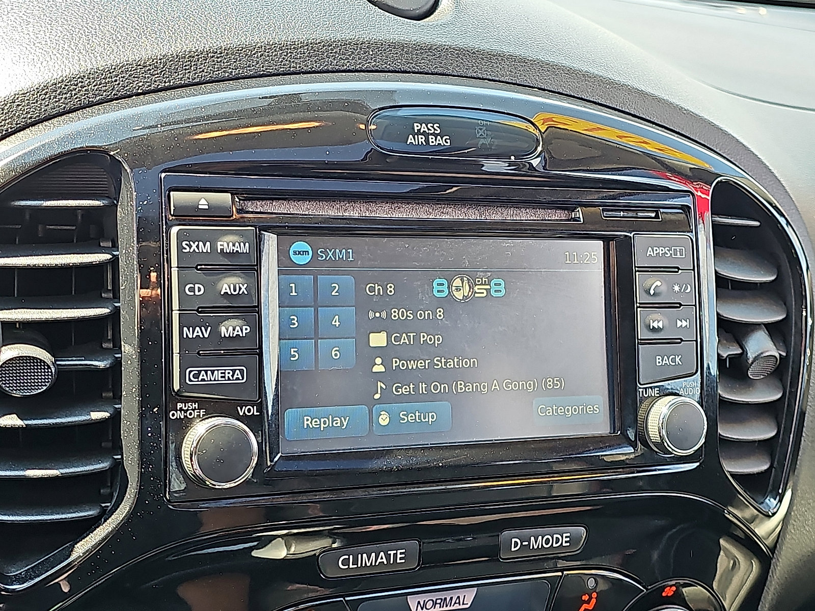 Used 2015 Nissan Juke SL image 18