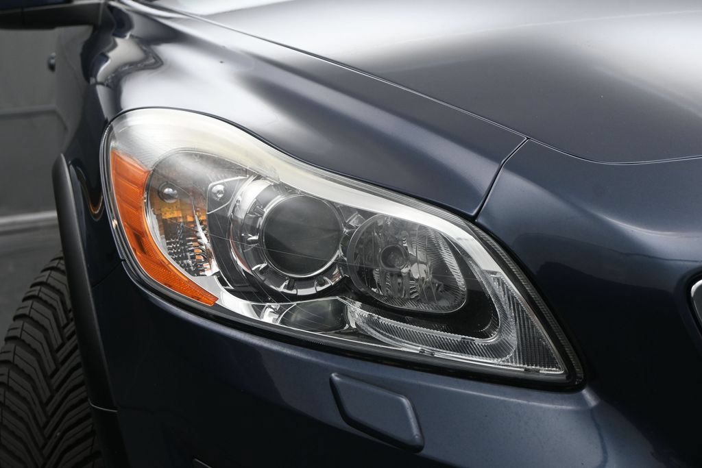 Used 2011 Volvo C30 T5 w/ Multimedia Pkg FWD image 4