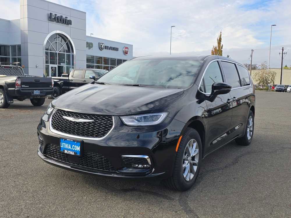 New 2026 Chrysler Pacifica Select AWD/4WD image 1