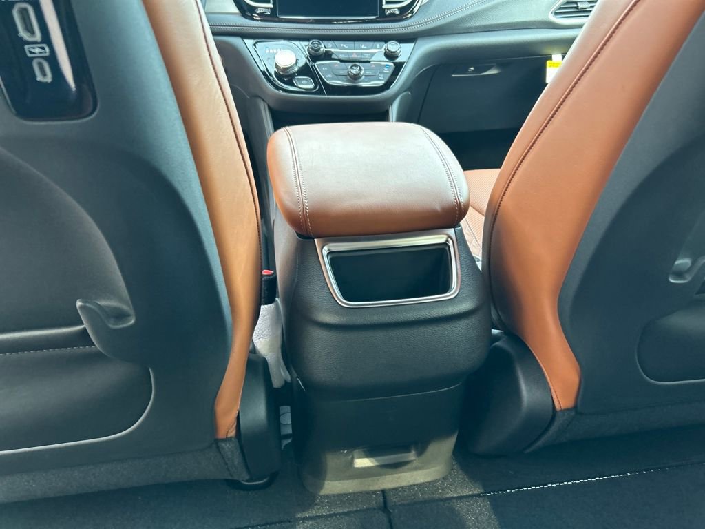 Used 2026 Chrysler Pacifica Pinnacle FWD image 26