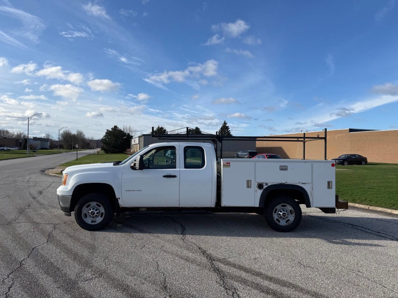 Used 2011 GMC Sierra 2500 W/T image 2