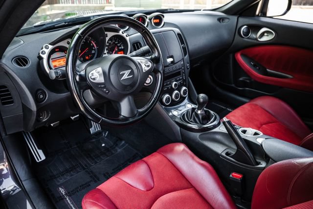 Used 2010 Nissan 370Z Touring w/ Sport Pkg RWD image 2