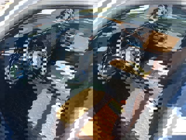 Used 2025 Mercedes-Benz E 350 4MATIC Sedan image 2