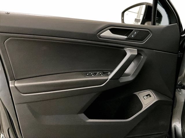 Used 2019 Volkswagen Tiguan SEL Premium R-Line AWD/4WD image 23