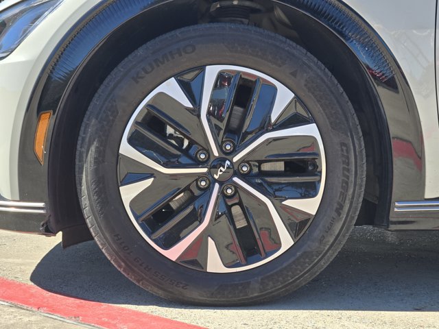 Certified 2023 Kia EV6 Wind AWD/4WD image 11