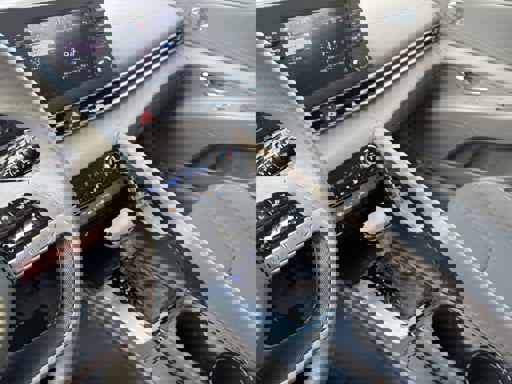 Certified 2023 Hyundai Elantra SEL image 26