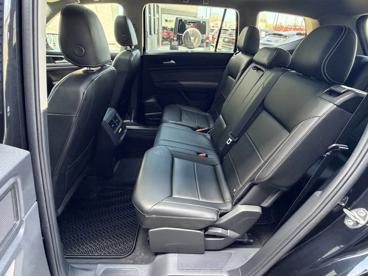 Used 2023 Volkswagen Atlas SEL AWD/4WD image 18