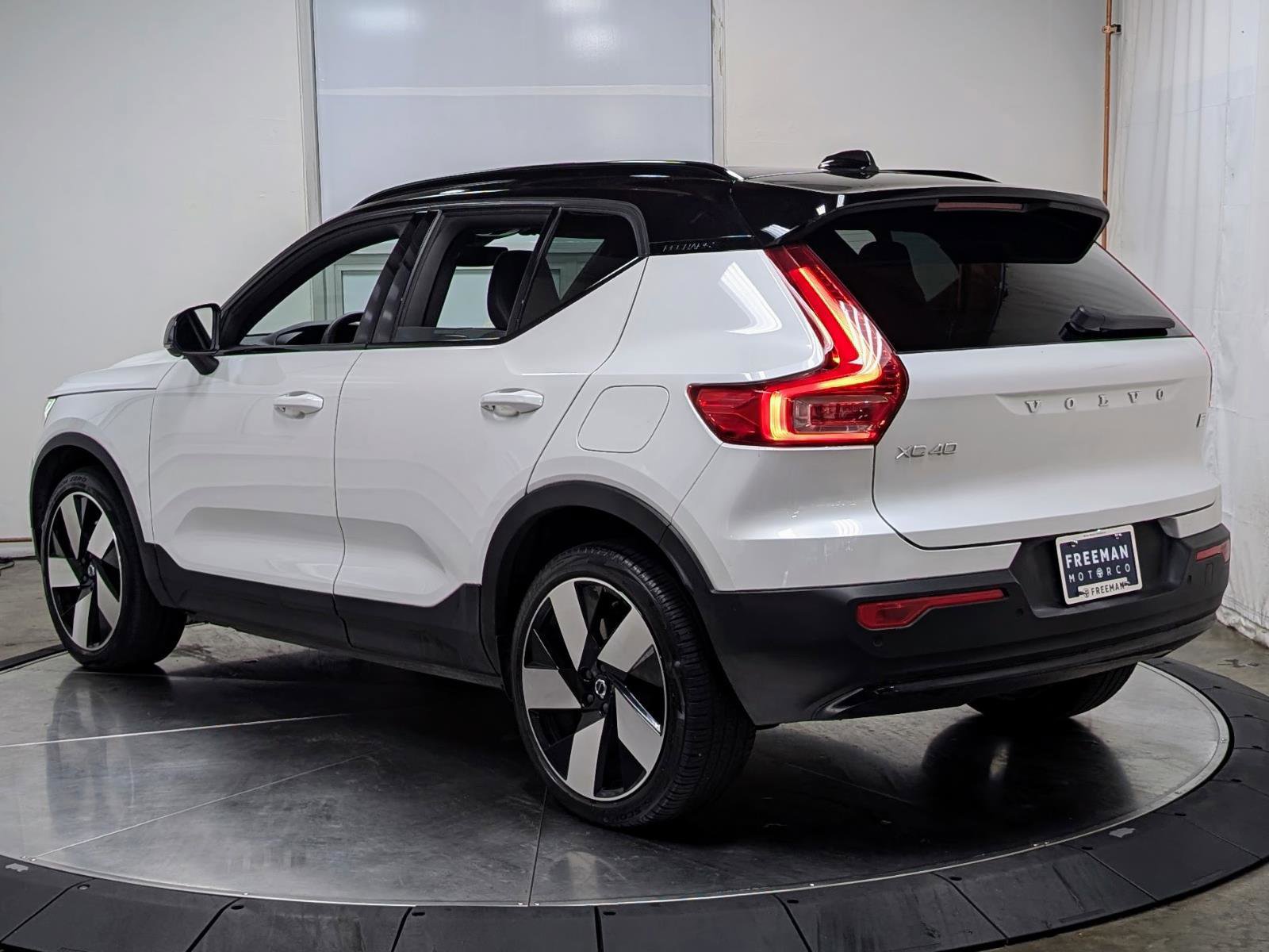 Used 2023 Volvo XC40 Recharge Ultimate w/ Protection Package Premier image 7
